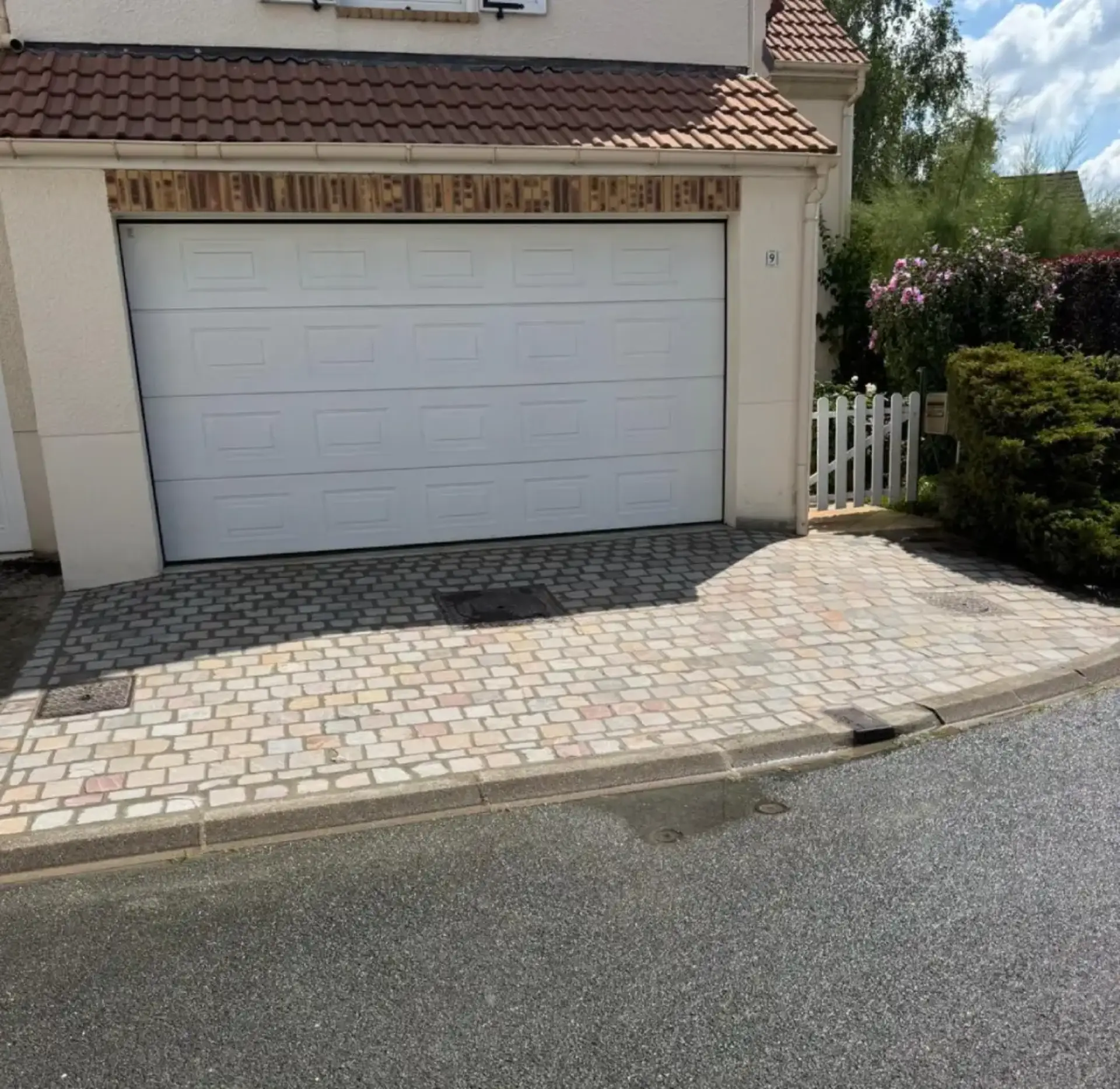 Pavage clair pour accès de garage à Thiais