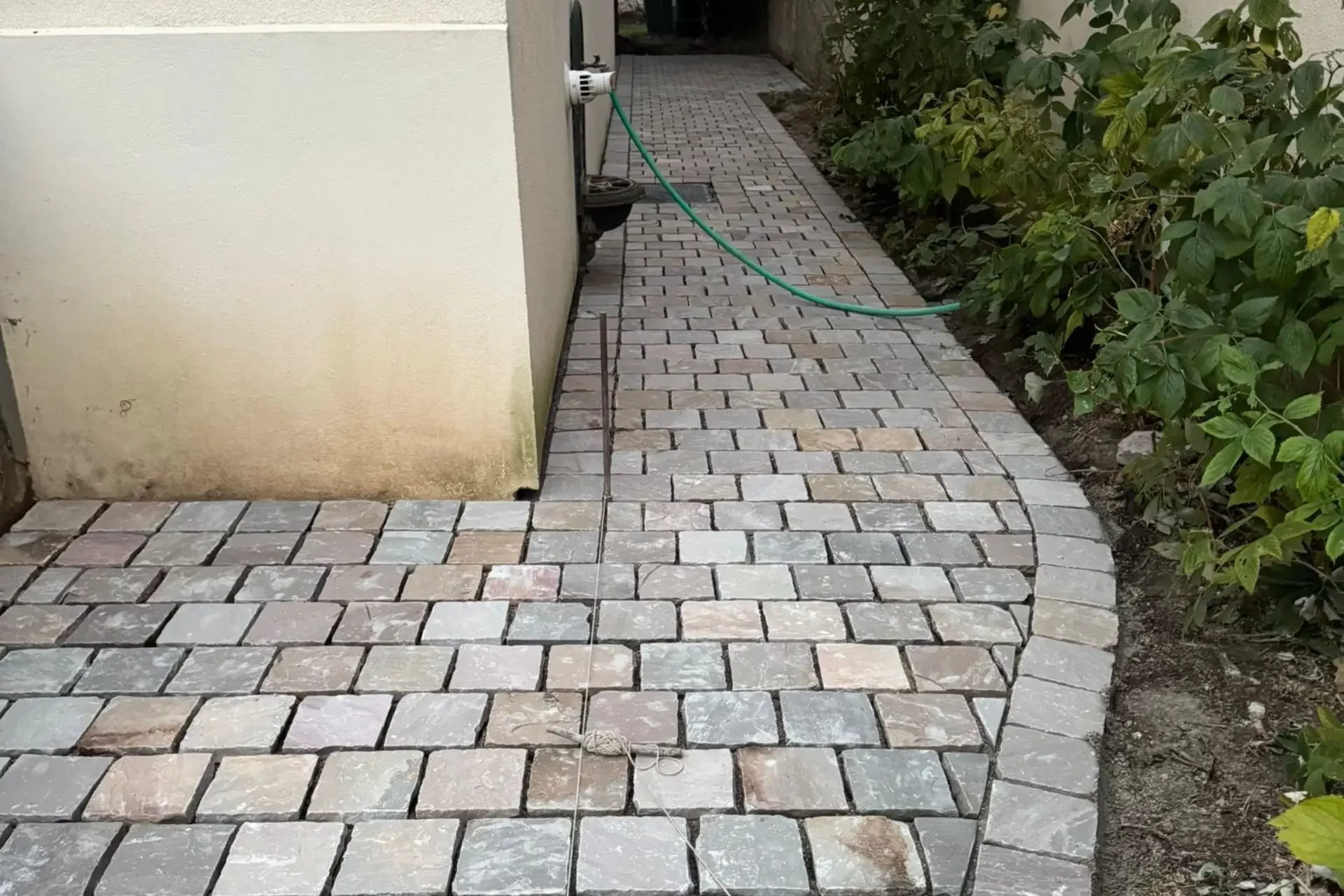 5 Cour et allée de maison en pavés de grès d’Inde – Antony (92160) (1)
